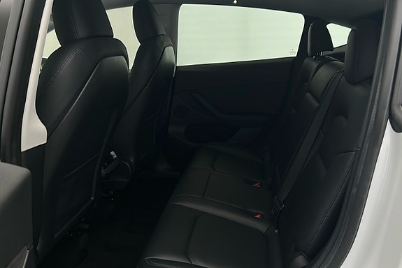 Tesla Model Y 12 of 26
