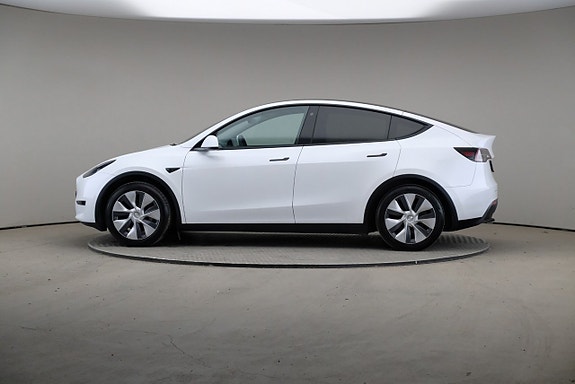 Tesla Model Y 4 of 26