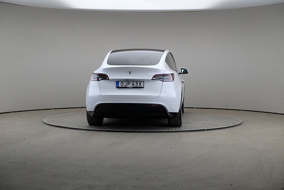 Tesla Model Y 5 of 26