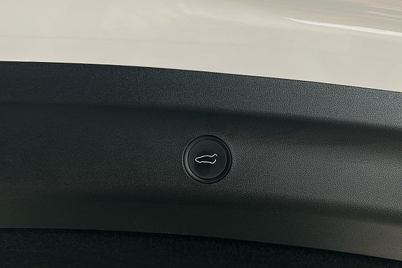 Tesla Model Y 14 of 26