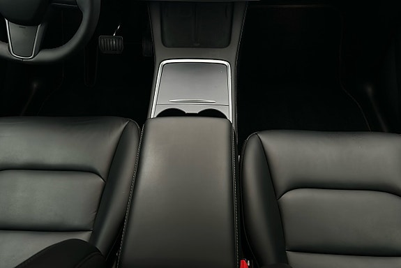 Tesla Model Y 8 of 26