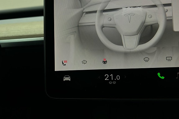 Tesla Model Y 22 of 26