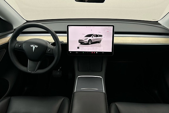 Tesla Model Y 6 of 26