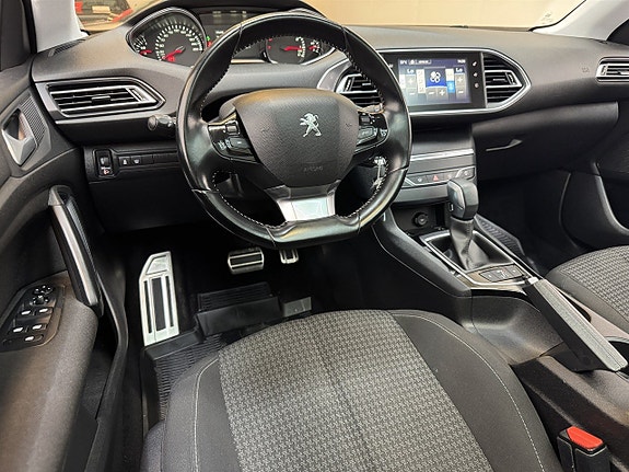 Peugeot 308 8 of 17