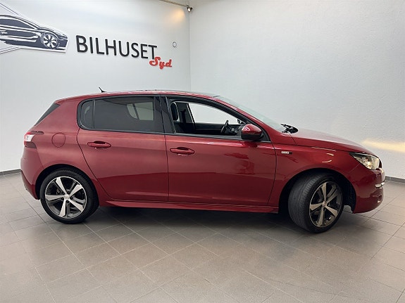 Peugeot 308 2 of 5