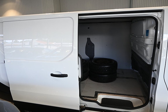 Renault Trafic 10 of 18
