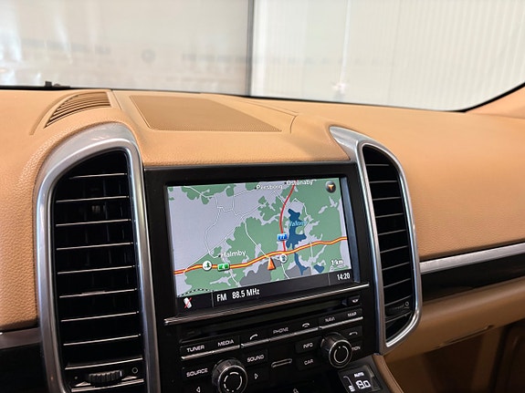 Porsche Cayenne 16 of 23