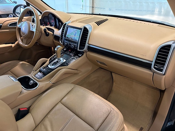 Porsche Cayenne 12 of 23