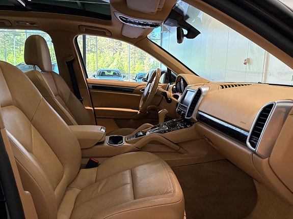 Porsche Cayenne 13 of 23
