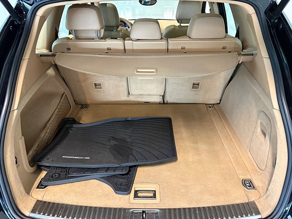 Porsche Cayenne 23 of 23