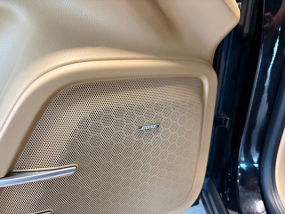 Porsche Cayenne 19 of 23