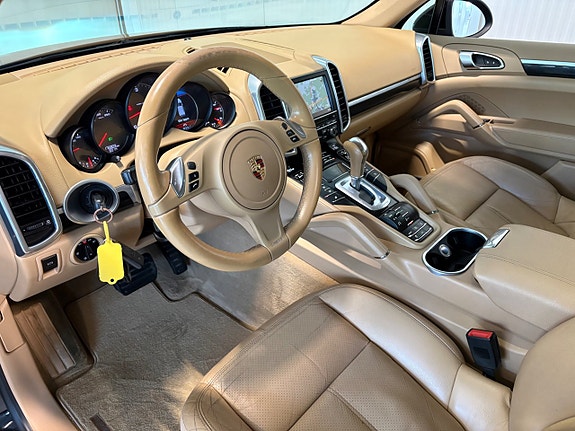 Porsche Cayenne 7 of 23