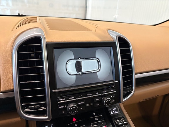 Porsche Cayenne 17 of 23