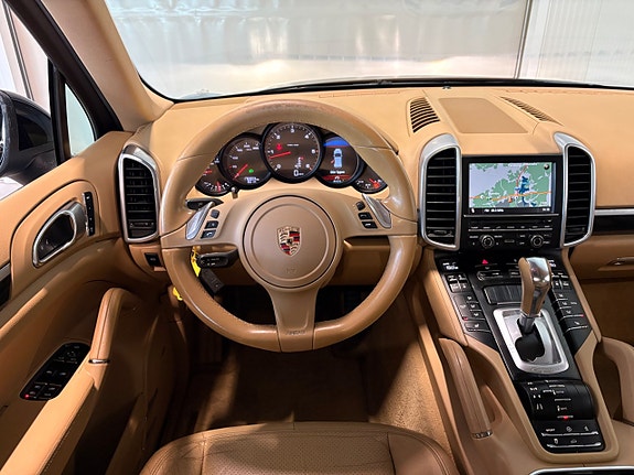 Porsche Cayenne 10 of 23