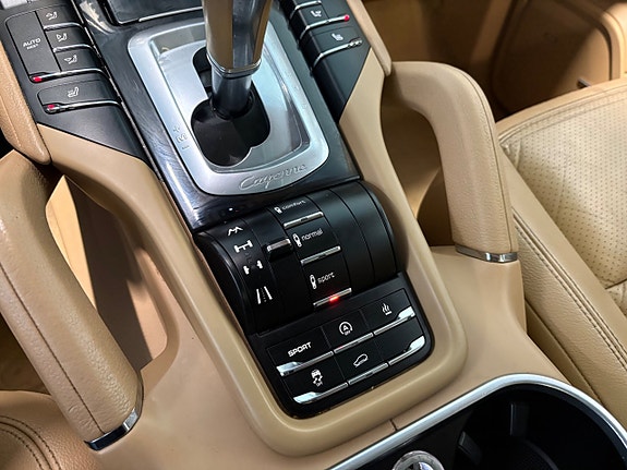 Porsche Cayenne 18 of 23
