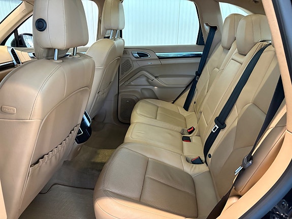 Porsche Cayenne 20 of 23
