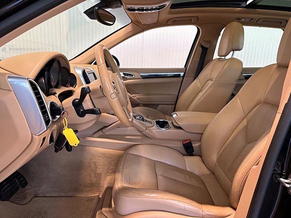 Porsche Cayenne 8 of 23
