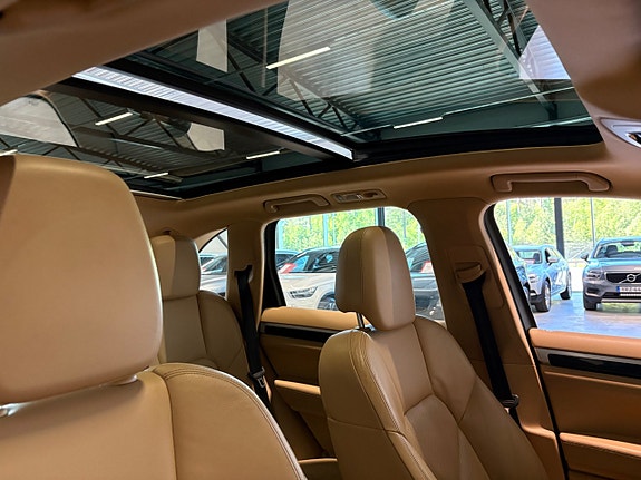 Porsche Cayenne 15 of 23