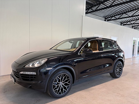 Porsche Cayenne 4 of 5