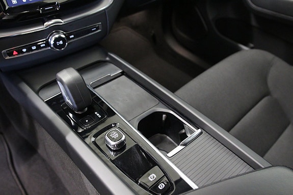 Volvo XC60 8 of 25