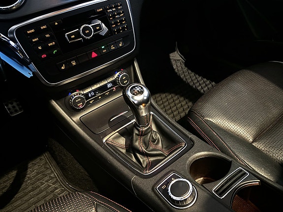 Mercedes-Benz CLA180 13 of 22