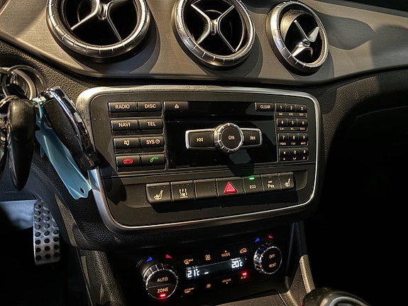 Mercedes-Benz CLA180 12 of 22