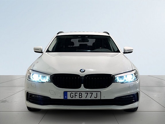 BMW 520d 3 of 5