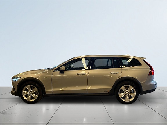 Volvo V60 Cross Country 4 of 5