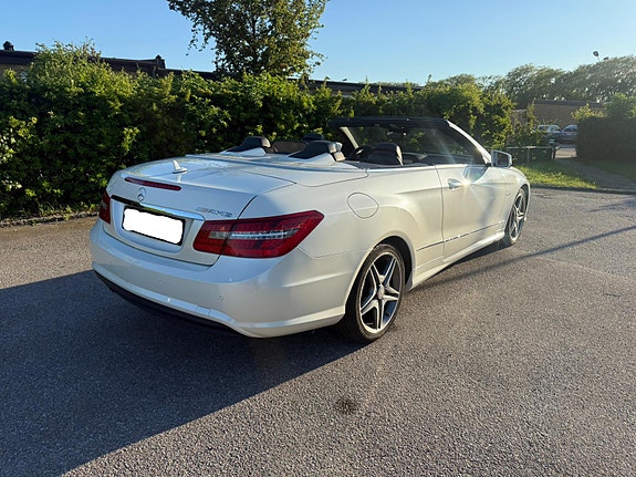 Mercedes-Benz E250 4 of 5