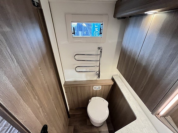 Kabe Imperial 780 TDL FK KS /ALDE/Mover/Solcell/AC/Läder/Ugn/Front kök/ 21 of 28