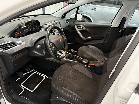 Peugeot 2008 7 of 10