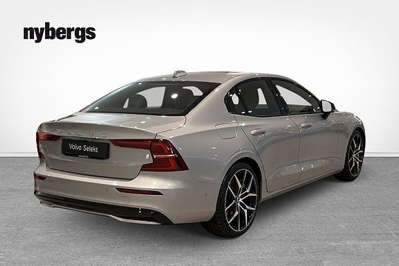 Volvo S60 4 of 5