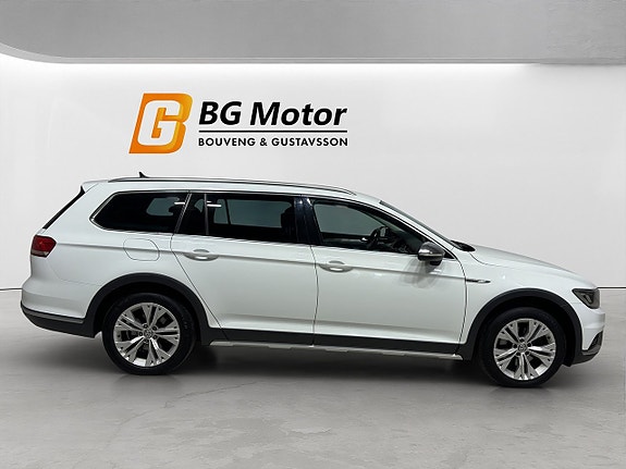 Volkswagen Passat Alltrack 3 of 5