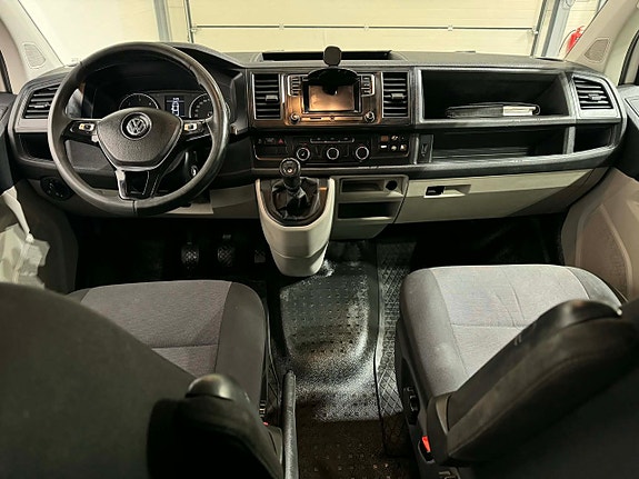 Volkswagen Transporter 10 of 15