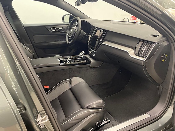Volvo V60 12 of 28