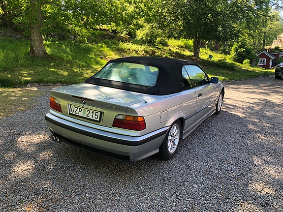 BMW 318i 4 of 4