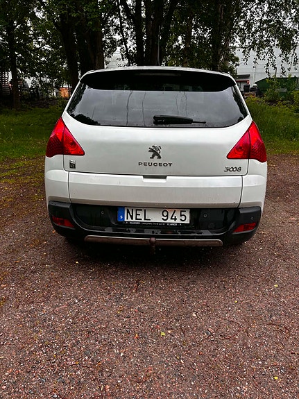 Peugeot 3008 2 of 5