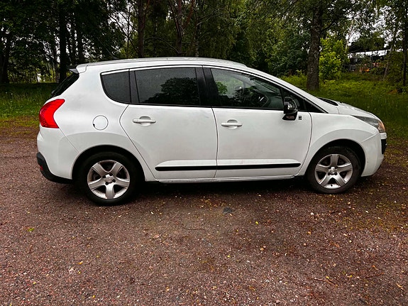 Peugeot 3008 3 of 5