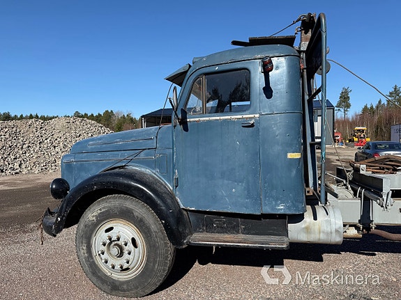 Lastbil Veteran Volvo Titan + 1 Axlad Briab Släp 9 of 27