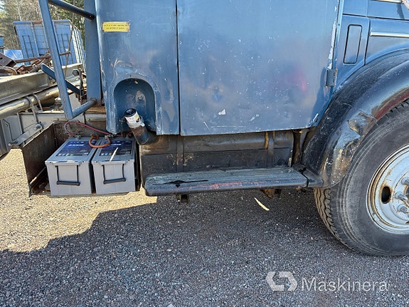 Lastbil Veteran Volvo Titan + 1 Axlad Briab Släp 24 of 27