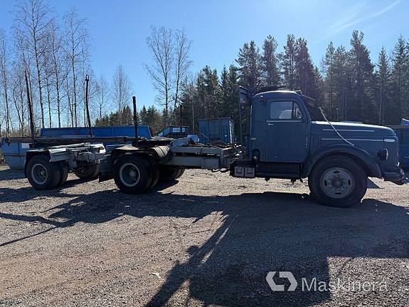 Lastbil Veteran Volvo Titan + 1 Axlad Briab Släp 4 of 5