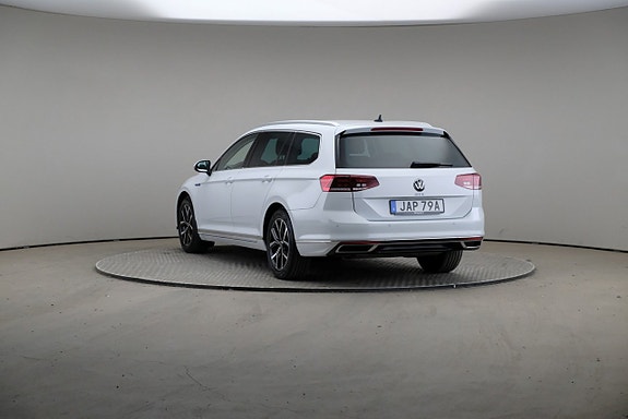 Volkswagen Passat 2 of 5