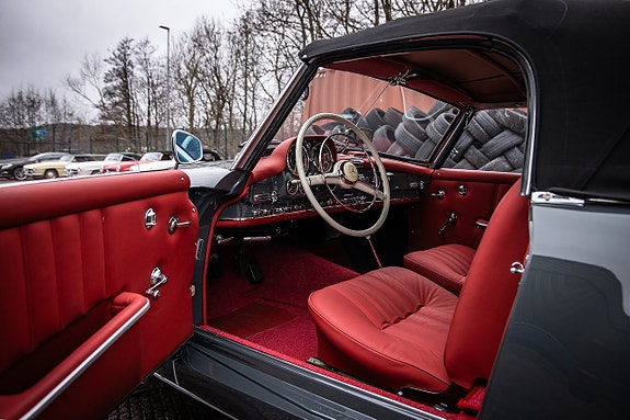 Mercedes-Benz 190 SL 4 of 5