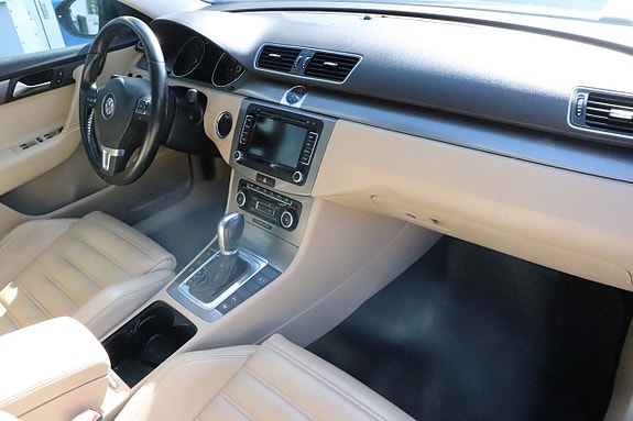 Volkswagen Passat 7 of 15