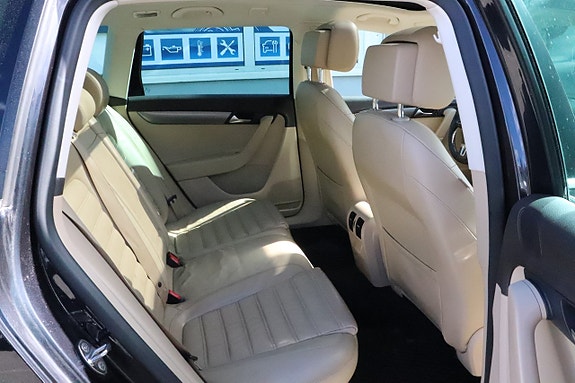 Volkswagen Passat 9 of 15