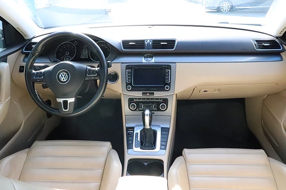 Volkswagen Passat 8 of 15