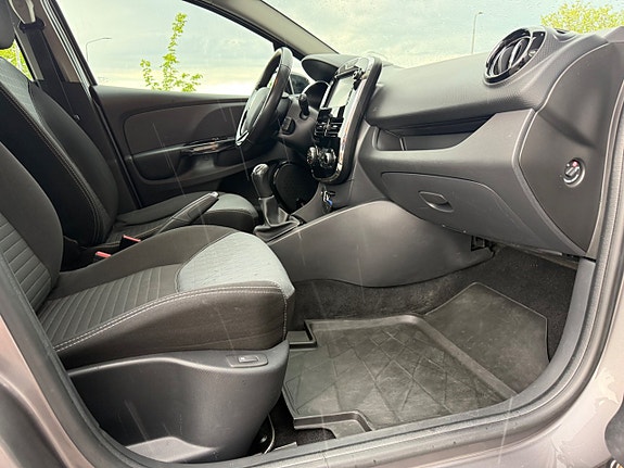 Renault Clio 17 of 23