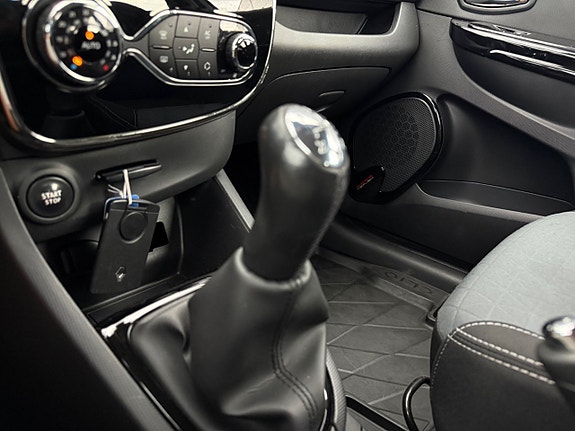 Renault Clio 19 of 23