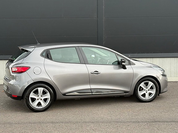 Renault Clio 10 of 23