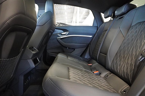 Audi Q8 e-tron 11 of 22